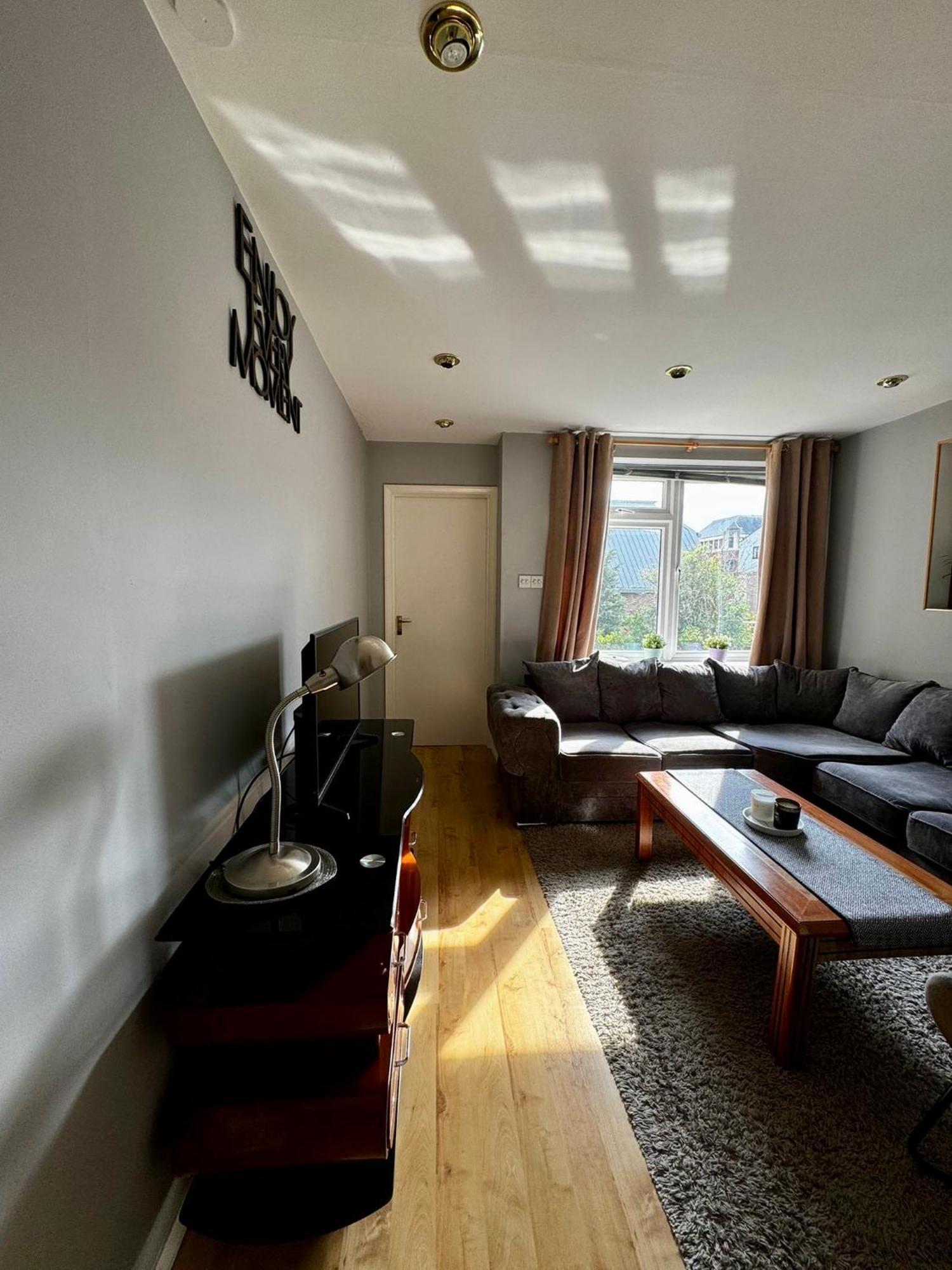 Amazing En-Suite Apartment In Finchley Central Londýn Exteriér fotografie