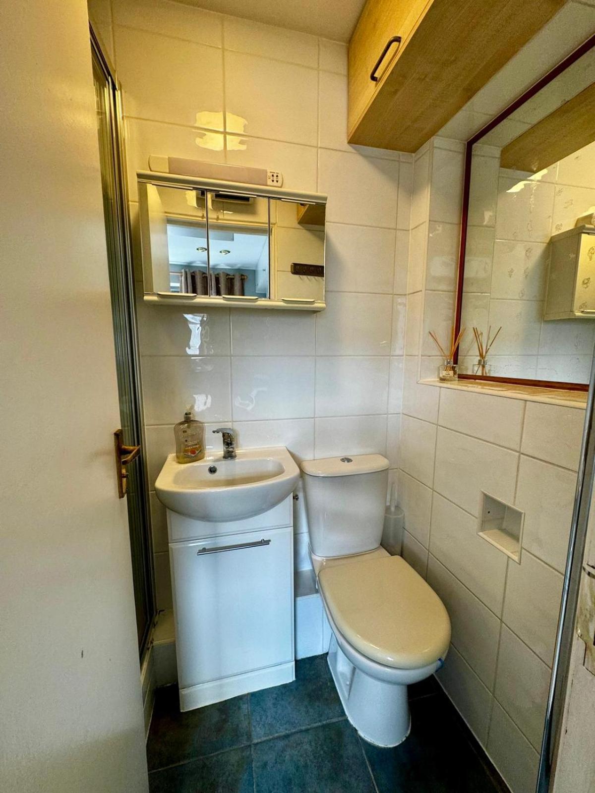 Amazing En-Suite Apartment In Finchley Central Londýn Exteriér fotografie