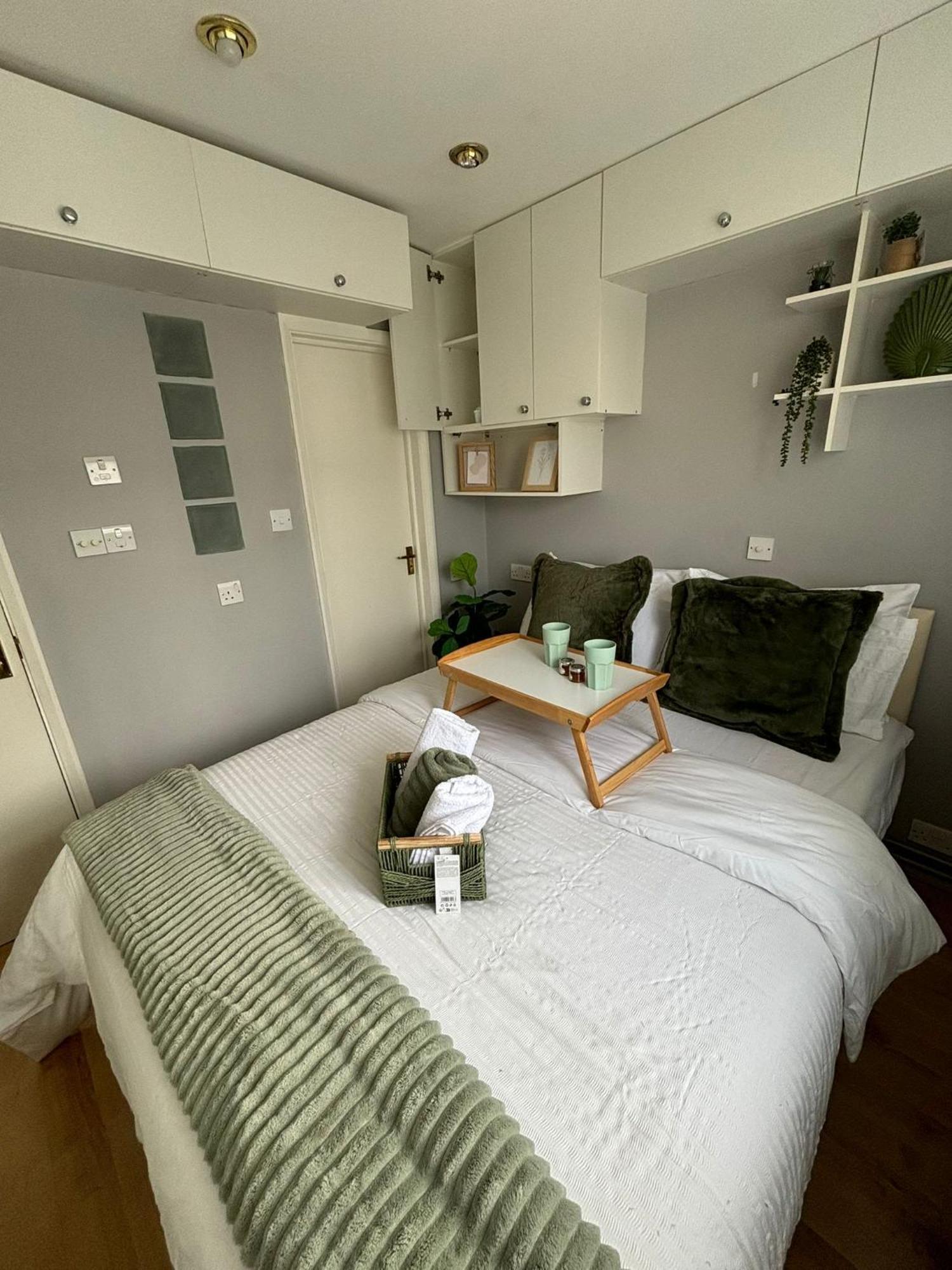 Amazing En-Suite Apartment In Finchley Central Londýn Exteriér fotografie