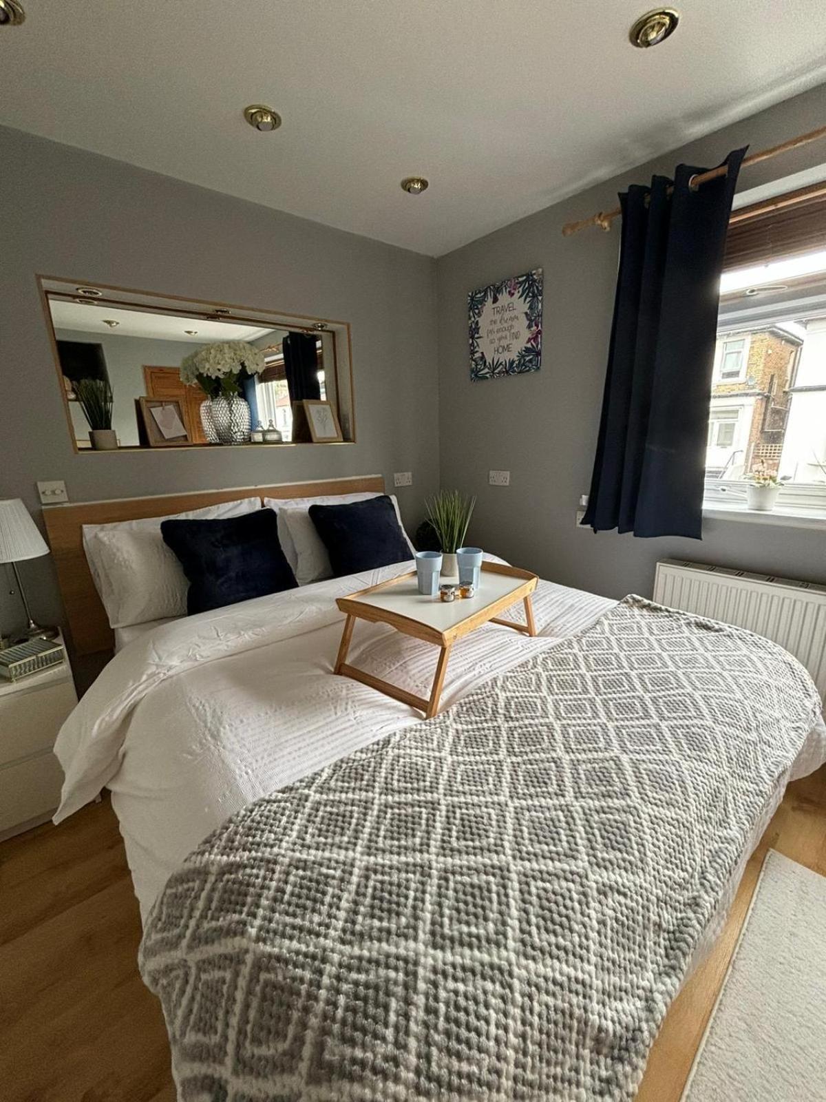 Amazing En-Suite Apartment In Finchley Central Londýn Exteriér fotografie